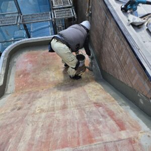 大規模　台風前の屋根点検ポイント｜工場・倉庫の修繕につながる備え